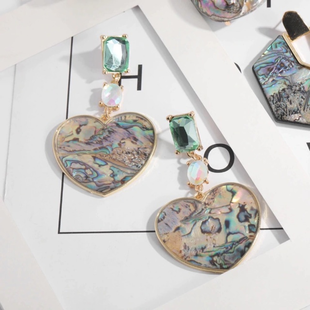 NEW!๐๐HUGE๐STATEMENT๐ABALONE SHELL๐HEARTS๐๐ - Picture 7 of 8